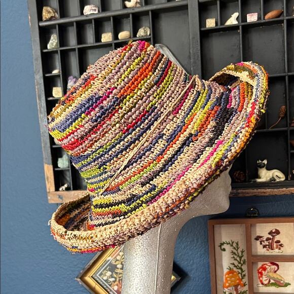 Multicolor Straw Hat with Green Flower Accent, In the Garden or at the Beach - Picture 10 of 15